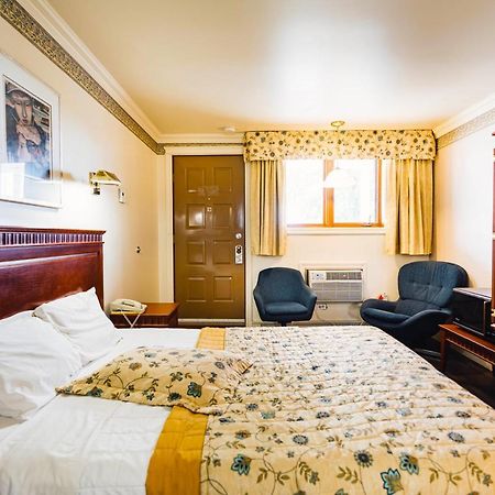 Auberge Harris Saint-Jean-sur-Richelieu Buitenkant foto