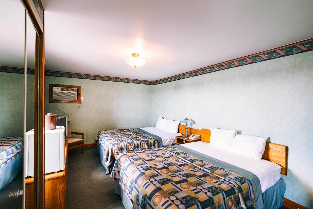 Auberge Harris Saint-Jean-sur-Richelieu Buitenkant foto