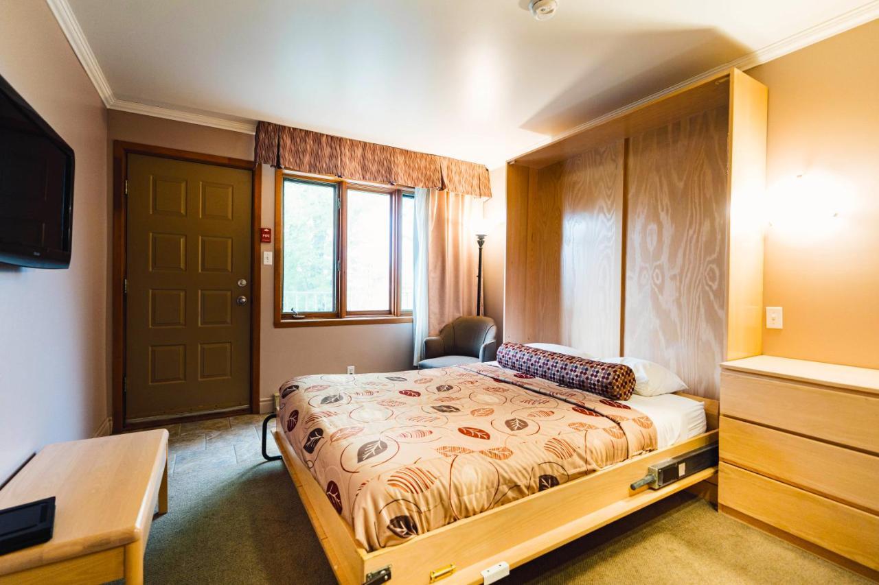 Auberge Harris Saint-Jean-sur-Richelieu Buitenkant foto