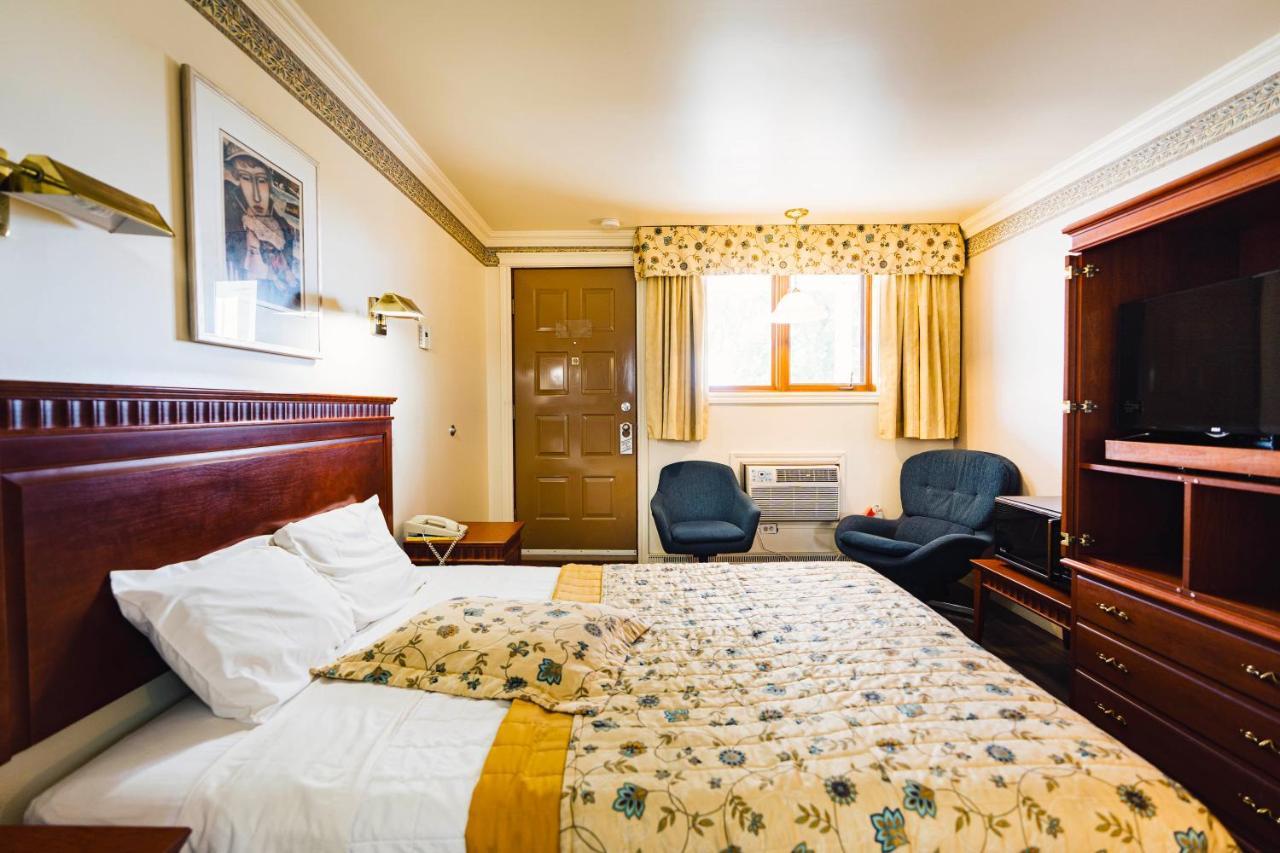 Auberge Harris Saint-Jean-sur-Richelieu Buitenkant foto