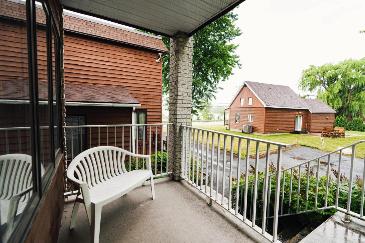 Auberge Harris Saint-Jean-sur-Richelieu Buitenkant foto