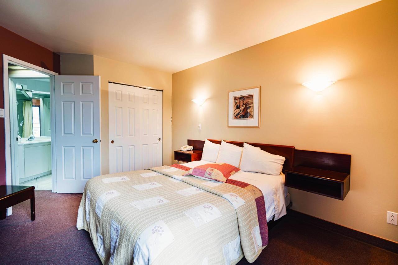 Auberge Harris Saint-Jean-sur-Richelieu Buitenkant foto
