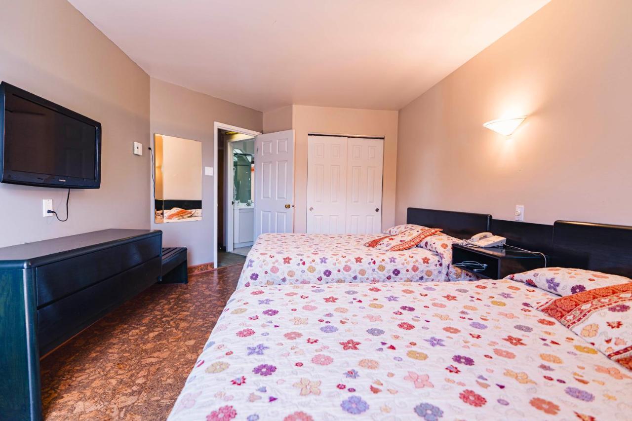 Auberge Harris Saint-Jean-sur-Richelieu Buitenkant foto