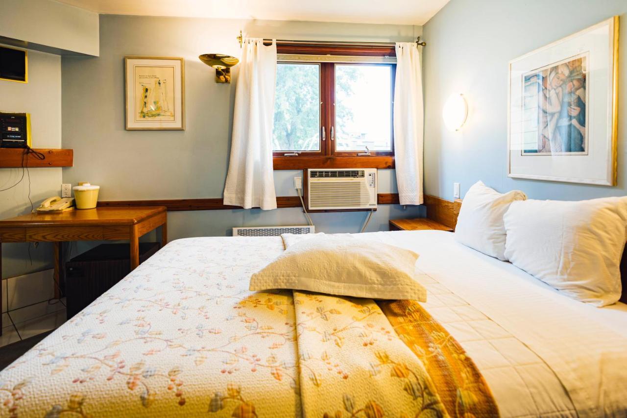 Auberge Harris Saint-Jean-sur-Richelieu Buitenkant foto