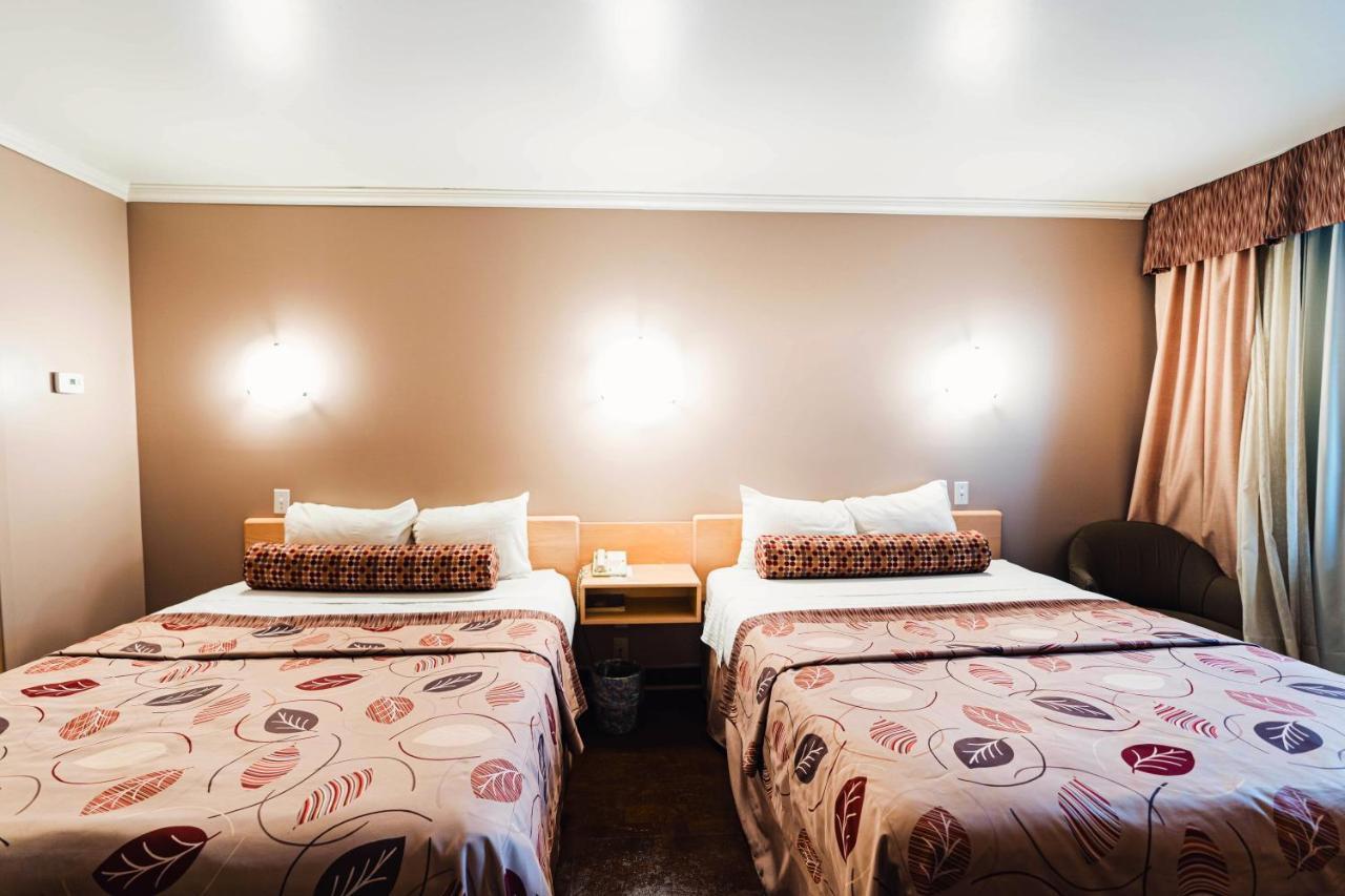 Auberge Harris Saint-Jean-sur-Richelieu Buitenkant foto