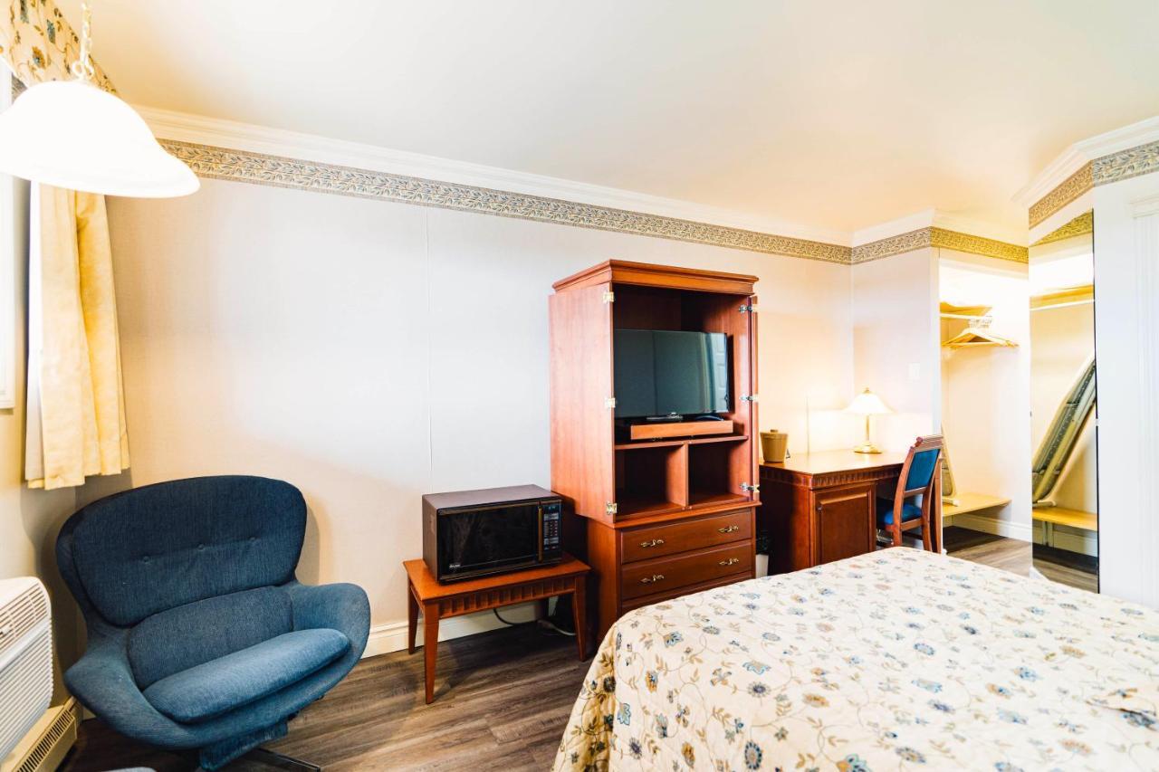 Auberge Harris Saint-Jean-sur-Richelieu Buitenkant foto