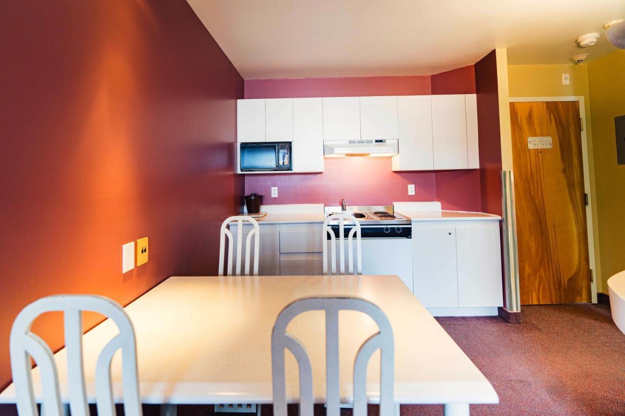 Auberge Harris Saint-Jean-sur-Richelieu Buitenkant foto