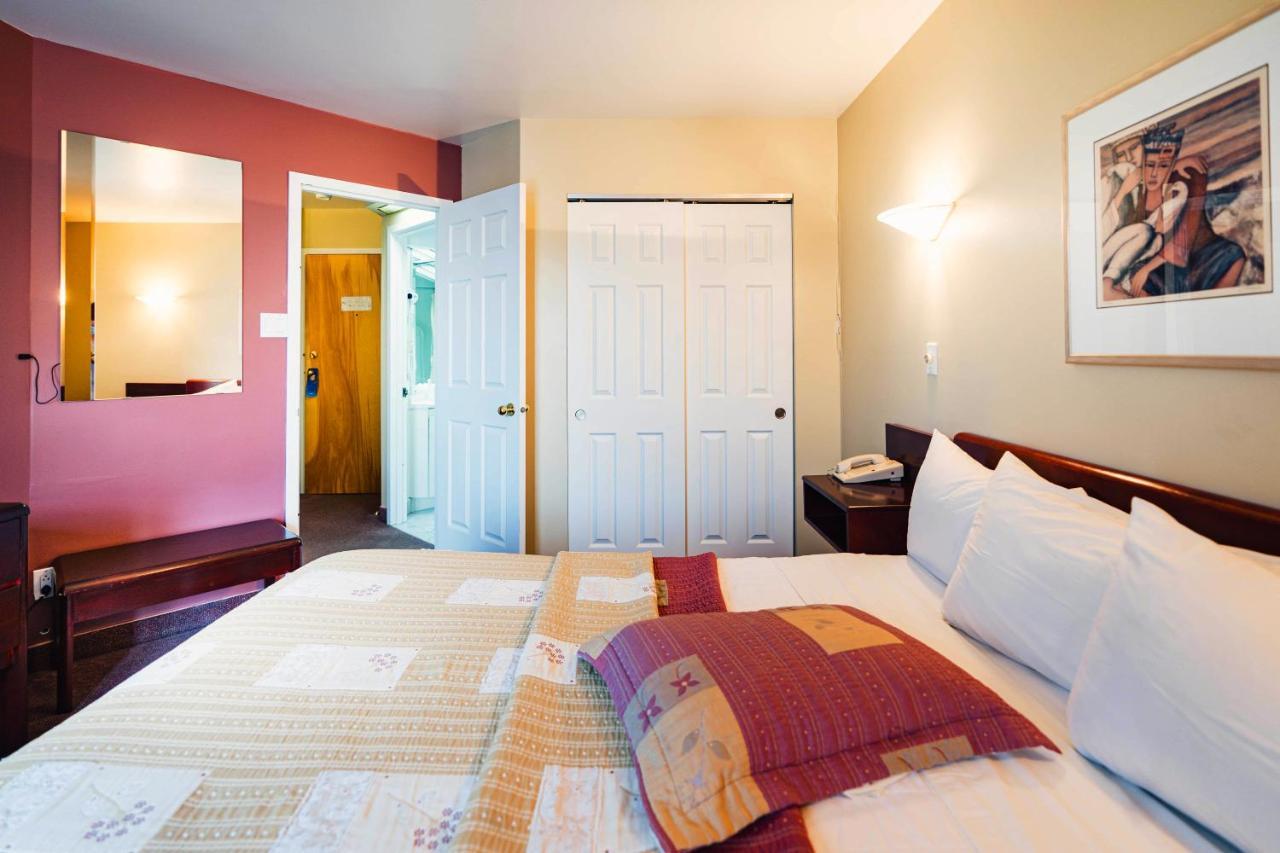 Auberge Harris Saint-Jean-sur-Richelieu Buitenkant foto