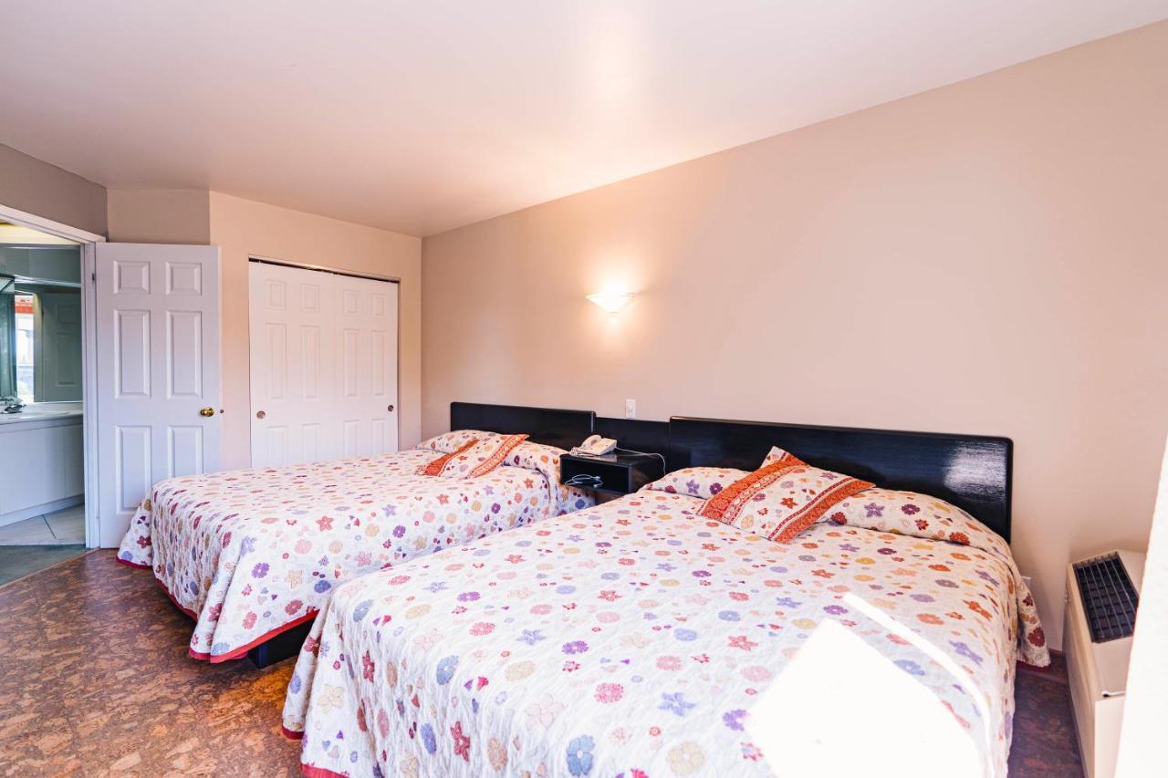 Auberge Harris Saint-Jean-sur-Richelieu Buitenkant foto