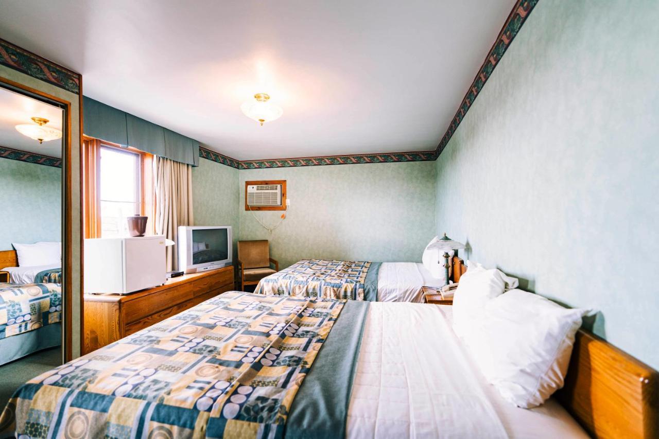 Auberge Harris Saint-Jean-sur-Richelieu Buitenkant foto