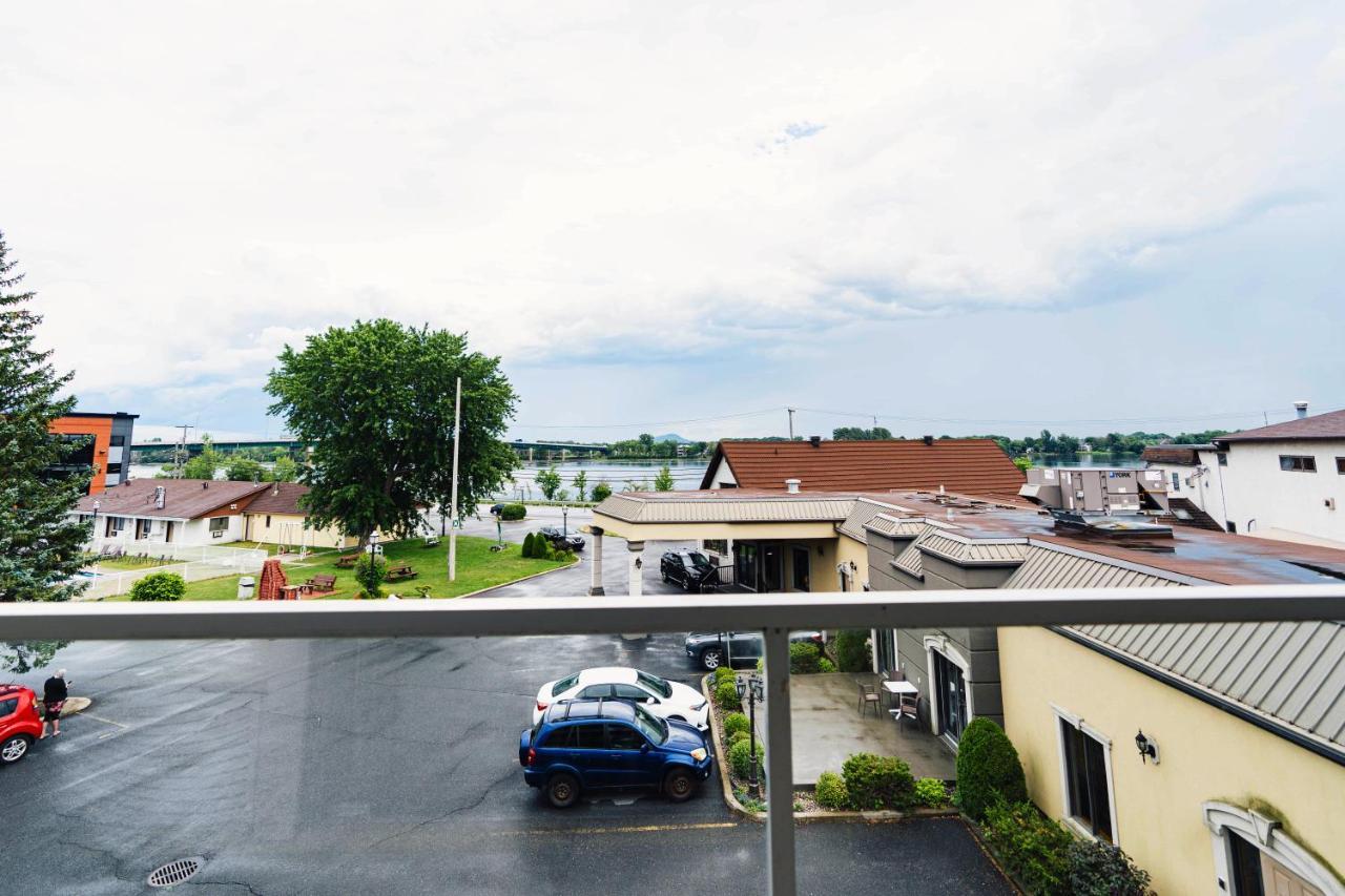 Auberge Harris Saint-Jean-sur-Richelieu Buitenkant foto
