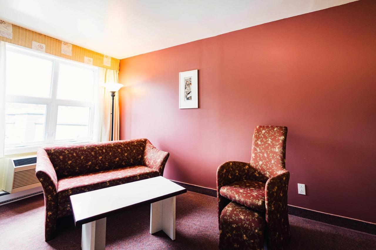 Auberge Harris Saint-Jean-sur-Richelieu Buitenkant foto
