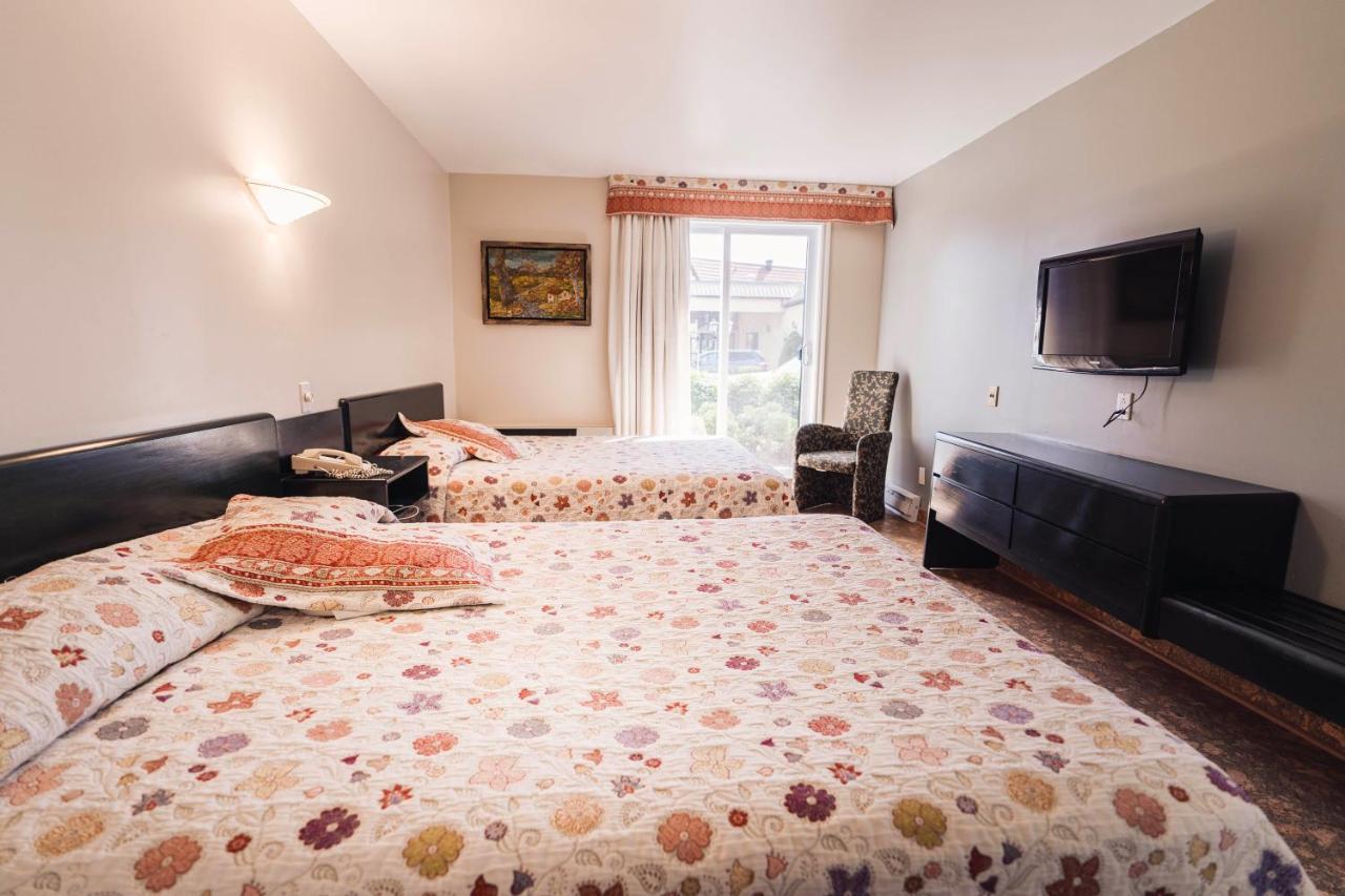 Auberge Harris Saint-Jean-sur-Richelieu Buitenkant foto