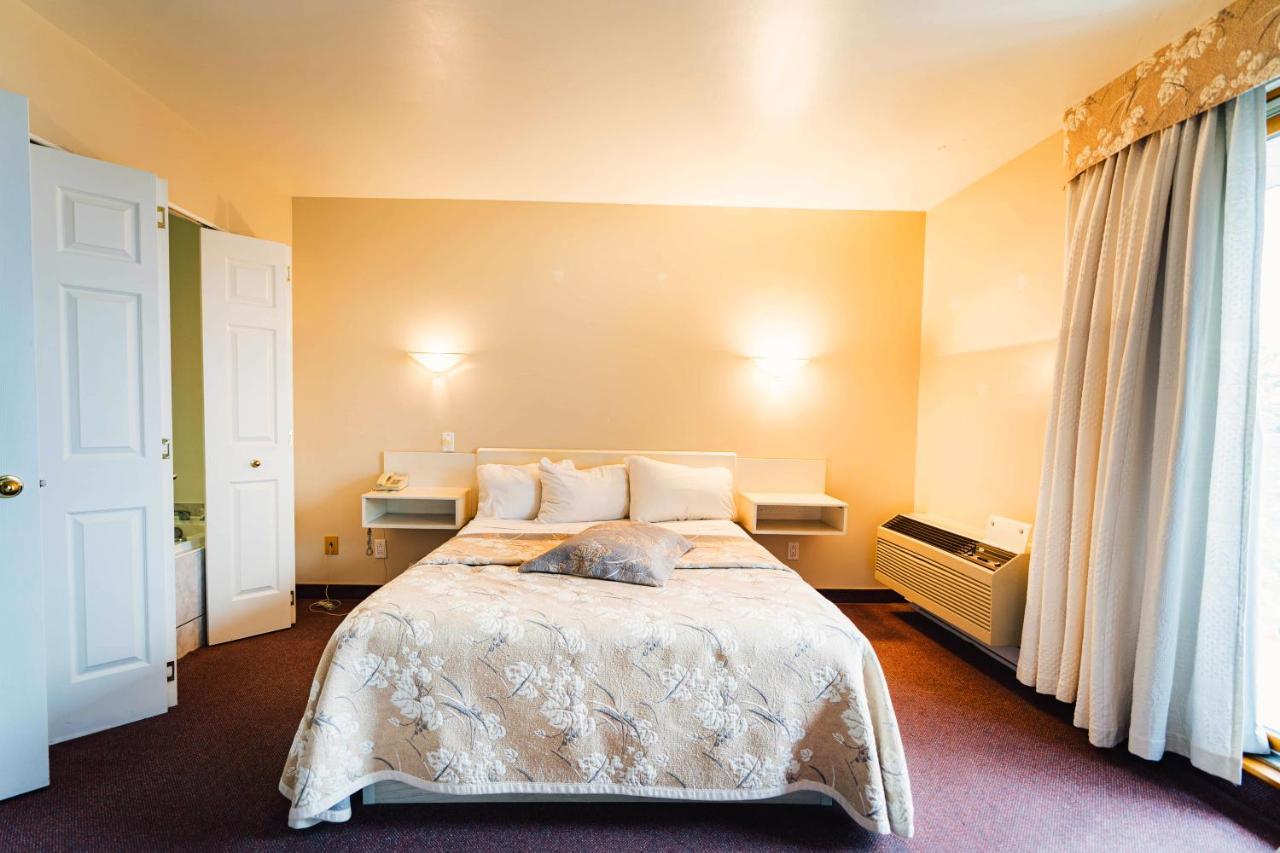 Auberge Harris Saint-Jean-sur-Richelieu Buitenkant foto