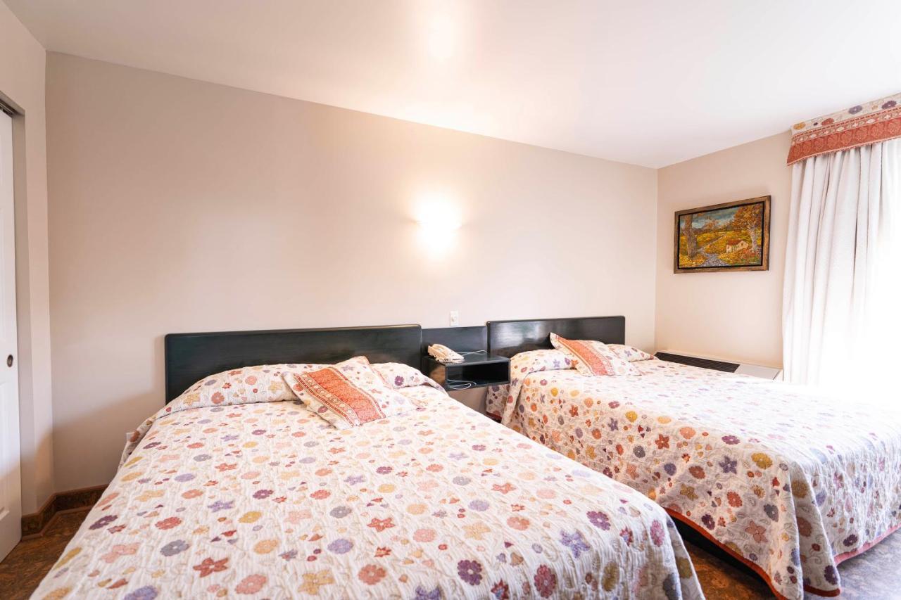 Auberge Harris Saint-Jean-sur-Richelieu Buitenkant foto