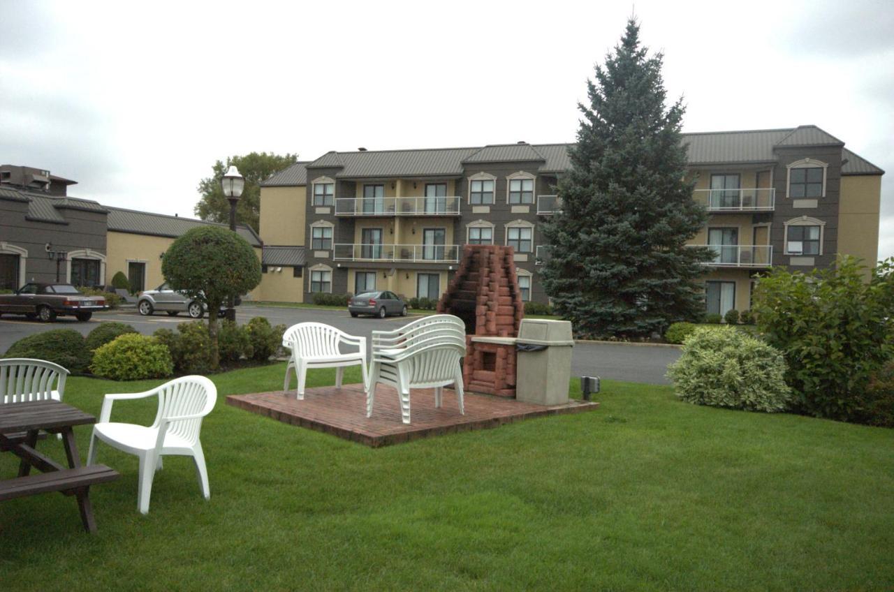 Auberge Harris Saint-Jean-sur-Richelieu Buitenkant foto