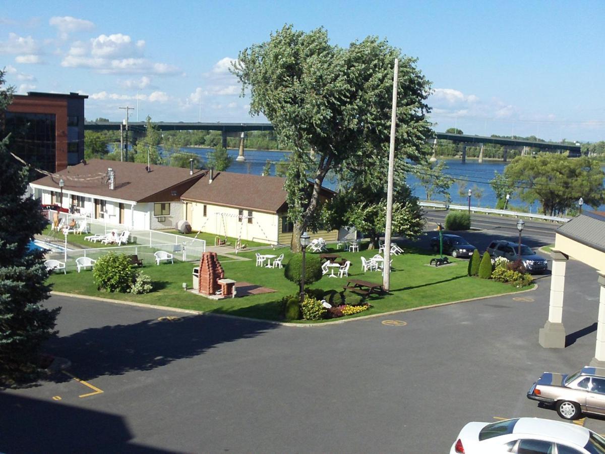 Auberge Harris Saint-Jean-sur-Richelieu Buitenkant foto
