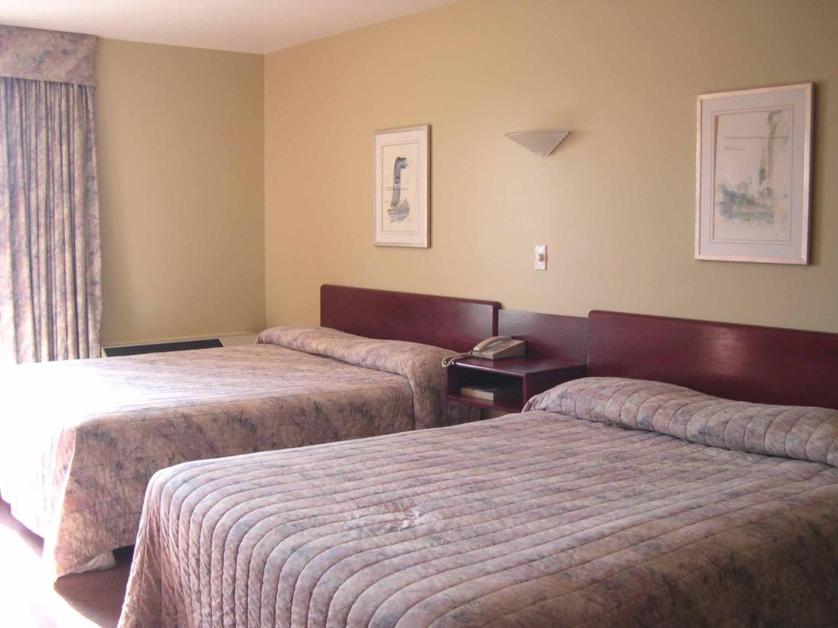 Auberge Harris Saint-Jean-sur-Richelieu Buitenkant foto