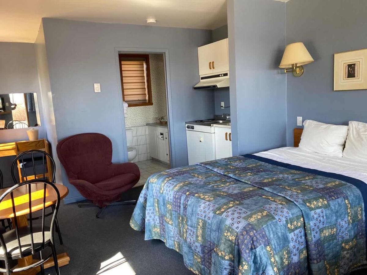 Auberge Harris Saint-Jean-sur-Richelieu Buitenkant foto