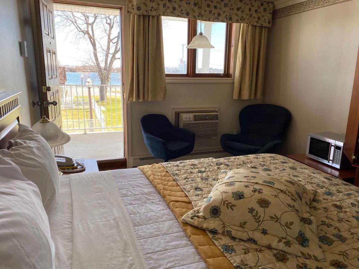 Auberge Harris Saint-Jean-sur-Richelieu Buitenkant foto