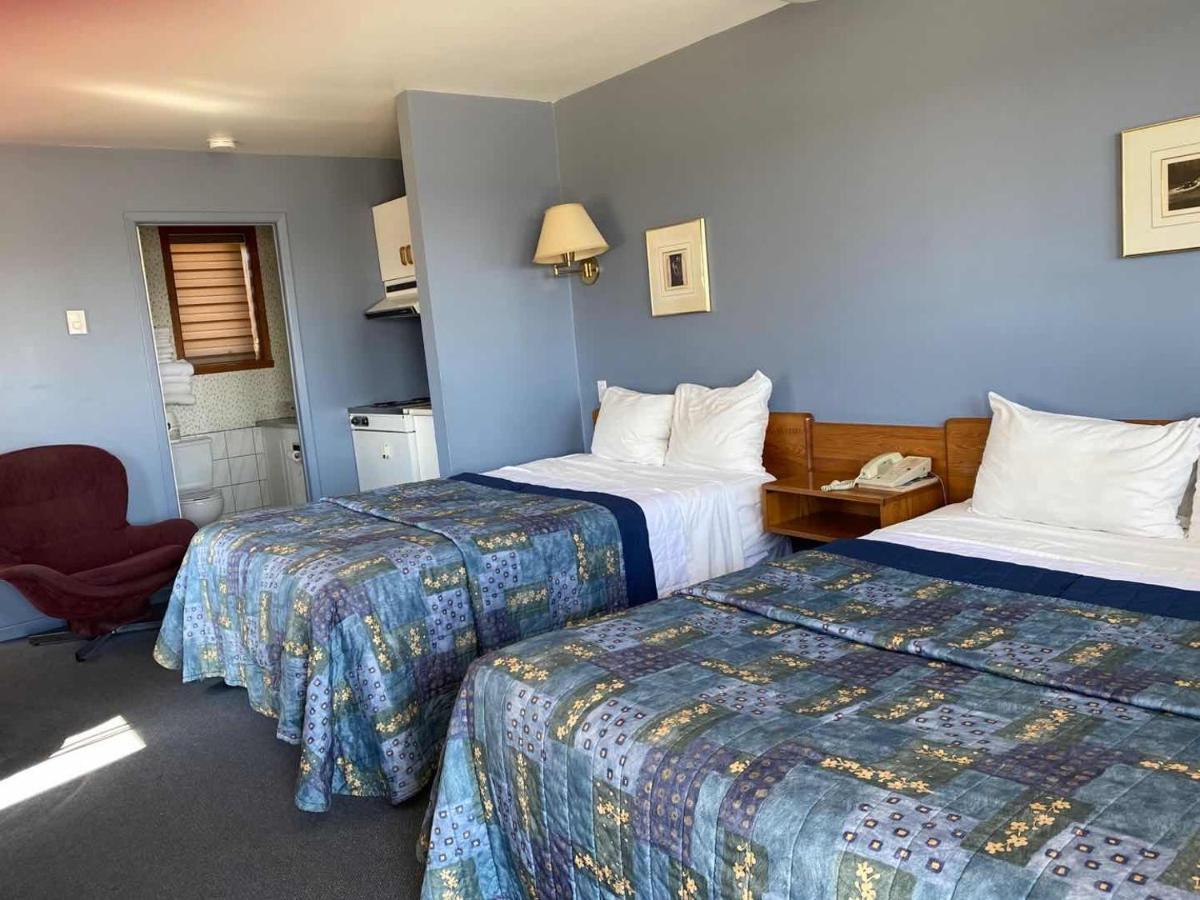 Auberge Harris Saint-Jean-sur-Richelieu Buitenkant foto
