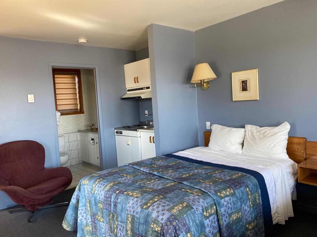 Auberge Harris Saint-Jean-sur-Richelieu Buitenkant foto