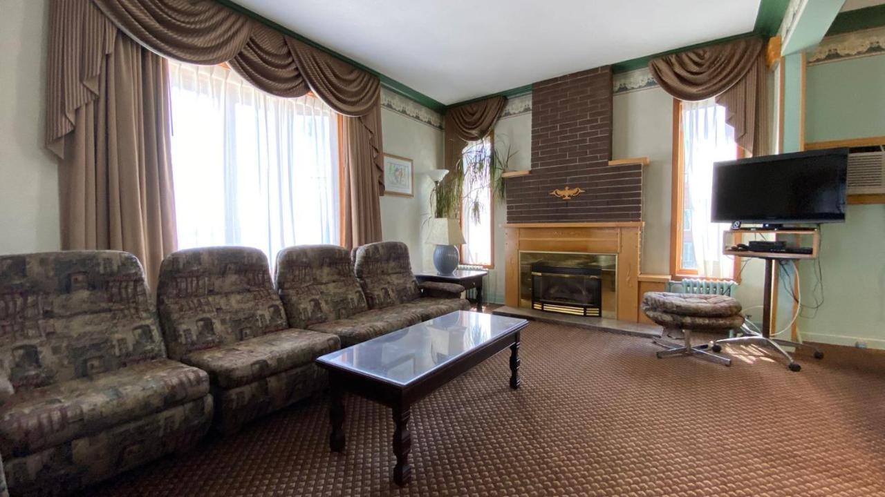 Auberge Harris Saint-Jean-sur-Richelieu Buitenkant foto